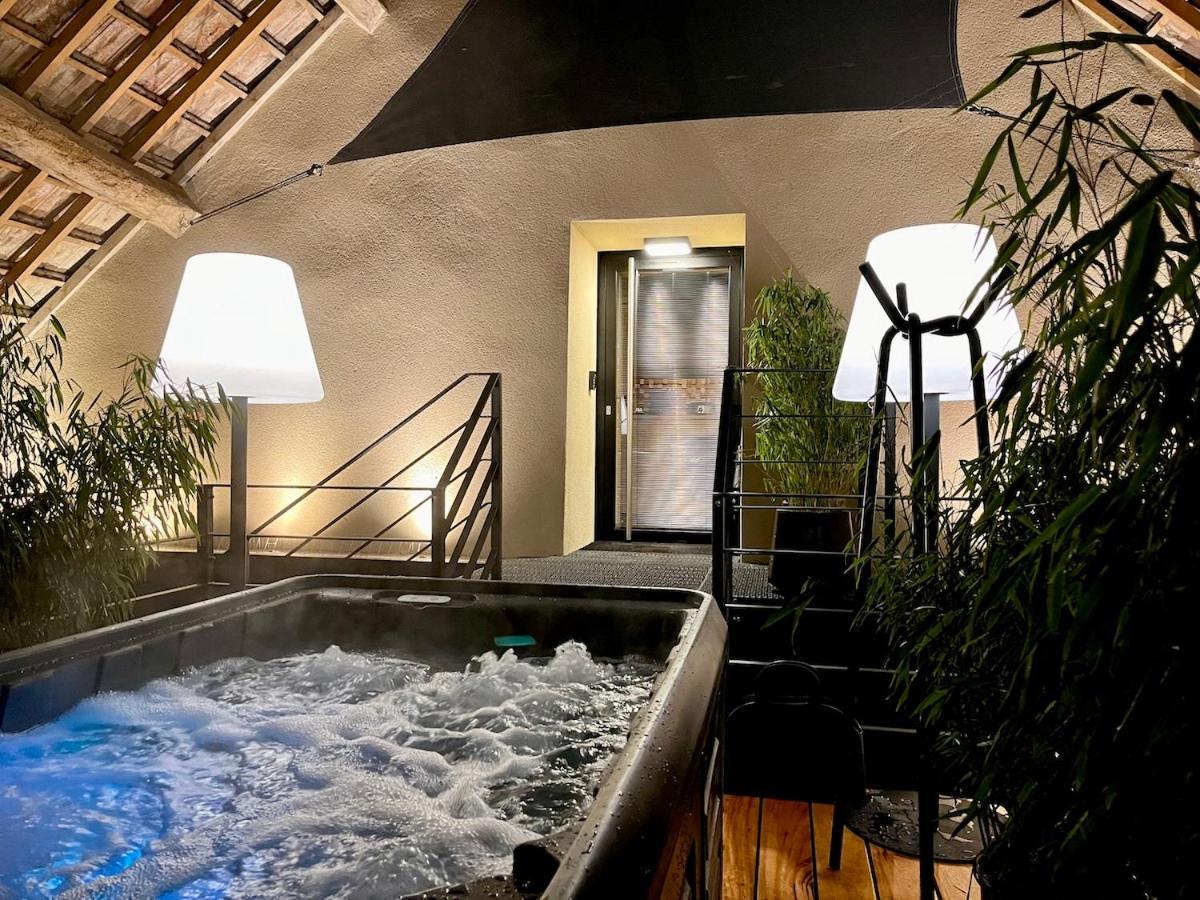 Le Studio Des Pres Verts Suite Design Avec Jacuzzi Privatif Jouey Buitenkant foto